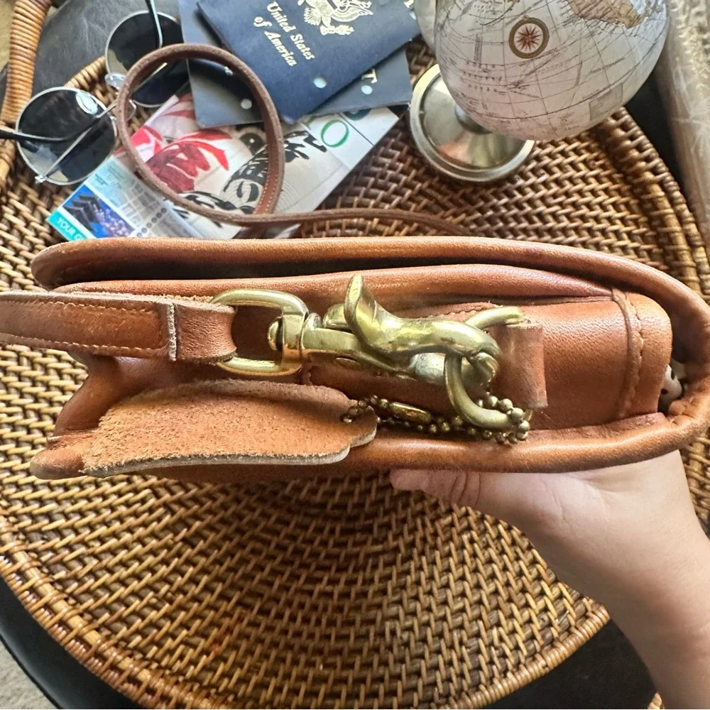 COACH British Tan Leather 1980’s Penny Pocket Crossbody Clutch Purse Vintage - Picture 12 of 14